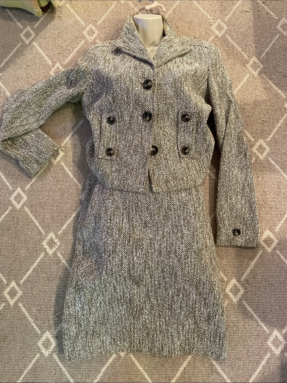 Per Se olive tweed jacket and pencil skirt sz 4